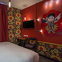 Au 4ème étage, les artistes Fred Le Chevalier et Séverine Metraz jouent avec les contraires, mélangeant les genres et les époques.