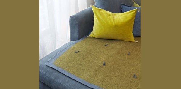 Descente de lit ou courtepointe EN khullu, promesse d'un confort raffiné.