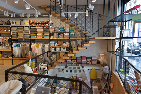 La boutique parisienne Womb, à l’architecture industrielle et au design contemporain a été conçue par l’agence Mur-Mur.