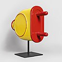 Avec cette prise électrique, le sculpteur allemand Peter Klasen, l’un des fondateurs de la nouvelle figuration, interroge de manière ironique les dangers de la modernité et des technologies nouvelles. Cette pièce sculpturale illustre la dualité heureuse de l’électricité et des plastiques. Plug_EH58, créé en 1971.