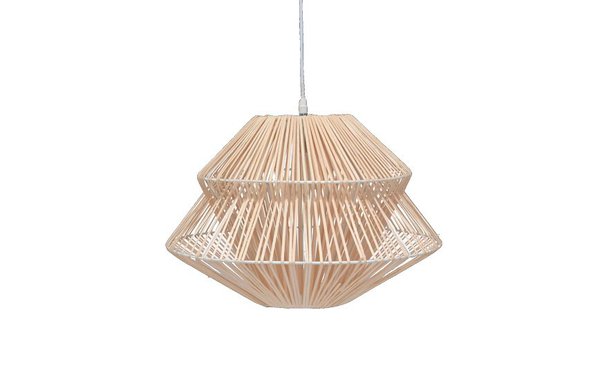 Très élégant, un abat-jour métallique habillé de fibres végétales finition brut. H 36 x L 45,5 x P 45,5 cm 69,90 €. Suspension Tani. Fly.