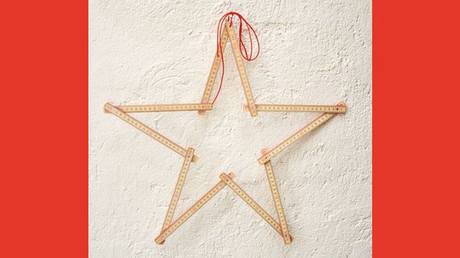 Poétique, un mètre de 2 m à transformer en étoile. Composé de 10 branches de 20 cm. Vendu dans un écrin gris anthracite. 16 €. 2 Meter Star. Love Creative People.