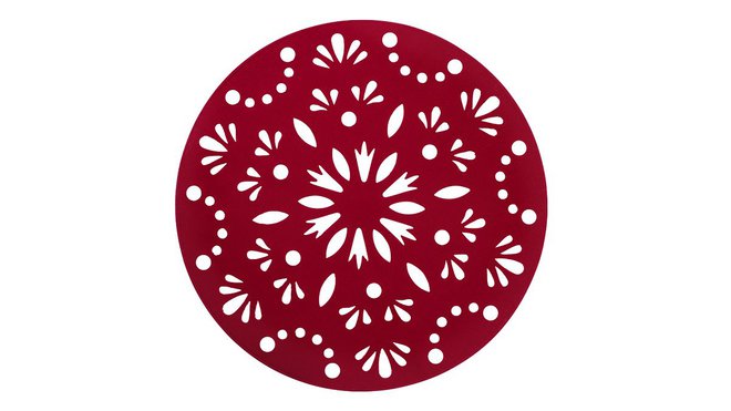 Pratique et joli, un tapis pour arbre de Noël à lumière LED. En plastique et polyester. Diamètre 110 cm. Strala. Ikea.