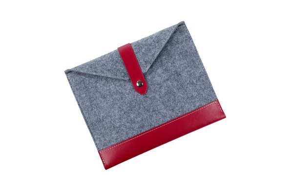 Un cadeau pour les geeks, une pochette pour tablette. En polyester et PVC. 26 x 21 cm 19 €. Manhattan. Madura.