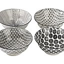 Noir et blanc version asiatique. Ce service de petits bols à tout faire, soupe, salade ou dessert, égaie le quotidien avec ses dessins dépareillés. Set de 4 bols en céramique, 14,99 € Casa.