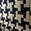 Sqeeze tricot bicolore, élastique et double face. S'agit-il en l'occurrence vraiment d'un tapis ?