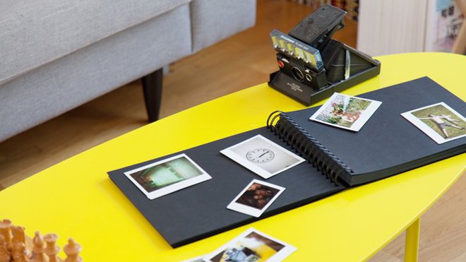 Le cadre Otizu® reprend l’idée du cadre blanc, neutre et universel, du mythique Polaroïd™.