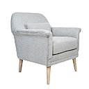 Un confortable fauteuil gris souris. Hauteur d’assise 42 cm. Garnissage en mousse. 1008 €. Fauteuil Tommy. Blanc d’Ivoire.
