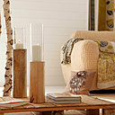 Sobre et chic, le photophore en verre et bois de manguier existe en trois dimensions, hauteur 30, 40 ou 60 cm. Coupelle de protection en métal. Bougie non fournie. A partir de 49 €. Photophore cylindrique. Becquet.