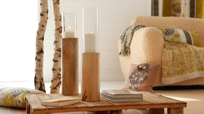 Sobre et chic, le photophore en verre et bois de manguier existe en trois dimensions, hauteur 30, 40 ou 60 cm. Coupelle de protection en métal. Bougie non fournie. A partir de 49 €. Photophore cylindrique. Becquet.