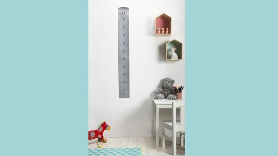 Cette toise en papier est l'accessoire indispensable dans toutes les chambres d'enfant. De 50 à 150 cm 19 €. Toise Grow Up. Édition Peleg. Pa Design.