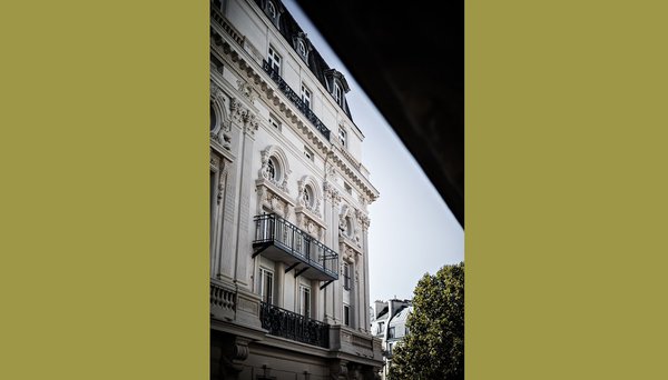 L'hôtel Providence s’avère une adresse idéale pour une escale reposante face aux toits parisiens.