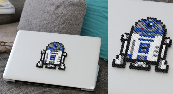 R2 D2 en perles à souder à coller sur la coque de ton ordinateur...
