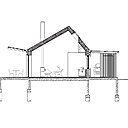 La maison est construite en fondation semi-profonde sur sol argileux. Pratique, la voiture est garée le plus près possible de l’entrée, au nord-ouest.
