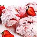 La meringue dite aux fruits se prépare selon la même technique que la meringue italienne. La différence repose sur le sucre qui se voit substituer à 50% par de la confiture ou un mélange de jus et pulpe de fruits. Cela permet de donner un goût différent à sa meringue.