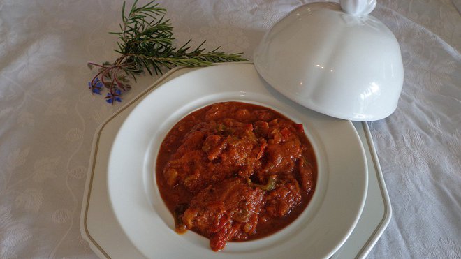 Pavé de thon à la basquaise à réchauffer simplement avant de le servir avec du riz blanc ou des pommes de terre vapeur.