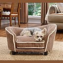 The Posh Puppy Boutique propose de nombreux dogbeds luxueux. Lavables en machine, et en accord avec le reste de la décoration, ces lits canins confortables et pratiques (certains ont en outre des poches pour ranger les jouets de votre animal) vous coûteront entre $ 168 et $ 220.