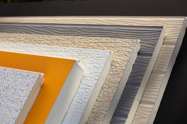 Palette de coloris et de textures avec une volonté de simplifier la pose d'isolation par l’extérieur et obtenir un rendu uniforme.