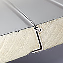 Le procédé d’emboîtement en PVC co-extrudé permet une pose rapide et simple avec un joint invisible pour un rendu uniforme sur toute la façade.