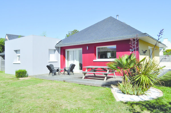 Un choix de 20 finitions, contemporaines ou traditionnelles, crépis, bois ou lisse pour une façade isolante totalement installée depuis l'extérieur.