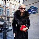 Barbie évolue avec son temps, que cela soit dans ses vêtements, ses métiers ou sa relation avec les médias. En effet, la poupée poste désormais régulièrement des photos sur le réseau social Instagram. Celle-ci date de 2015, elle est postée via le compte @barbiestyle.