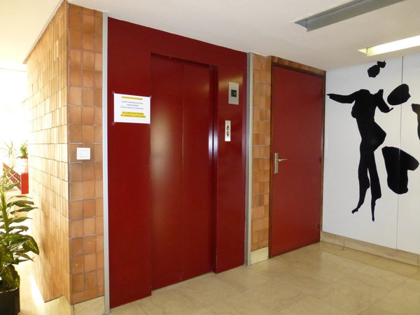 Certaines charges, comme l'ascenseur, sont payables par certains copropriétaires seulement en fonction de l'utilité potentielle et du tableau de répartition.