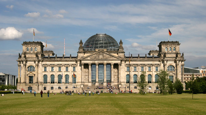 Pour son dernier projet Plan B s’est intéressé au Reichstag, c'est-à-dire le Parlement allemand. Ce choix n’est pas anodin puisque le gouvernement allemand est particulièrement enclin à la protection de l’environnement ; une protection qui est au cœur du projet Plan B.