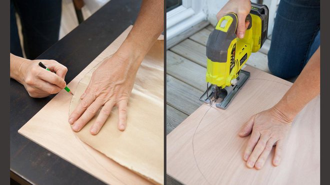 Etape 5 : reportez ensuite l’empreinte sur une planche de bois et découpez celle-ci à la scie sauteuse.