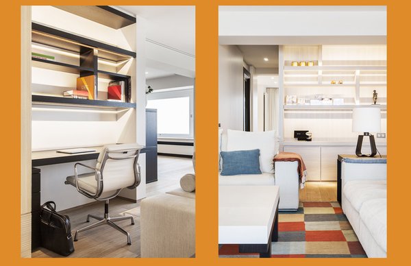 Le coin bureau est aménagé en continuité de la bibliothèque. Fabriqué dans le même bois que les éléments de la cuisine, il s’intègre dans l’espace tout en se démarquant des rayonnages dédiés aux livres. Une porte-coulissante, située au niveau de l’ancien mur qui délimitait les deux appartements, se glisse dans une double cloison pour séparer le salon de la cuisine.