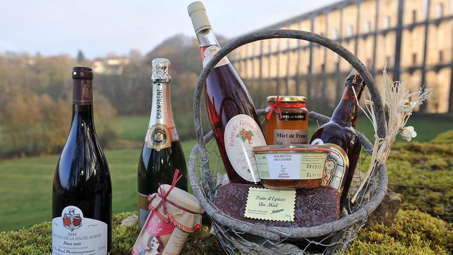 Cuisiner les produits du terroir haut-marnais, c’est faire un repas gourmand et complet. En outre, des écrevisses à pattes rouges, du pain d’épice, des fromages variés, du foie gras et de la truffe participent des repas du terroir de la Haute-Marne.