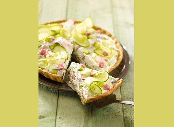 Une idée de recette de tarte froide à base de jambon façon tzatziki.