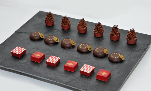 Des bonbons en chocolat sur le thème d'Alice aux Pays des Merveilles.