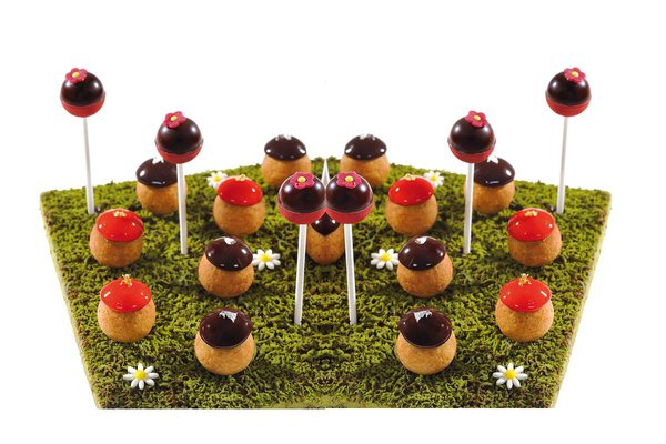 De charmantes sucettes aux fruits rouges.