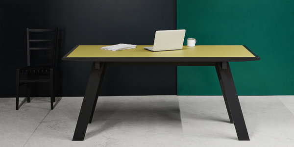 Table de repas ou bureau pour répondre à la tendance actuelle du home office, la table Brabant est décidément polyvalente, L.182 x P.82 x H.76 cm, 895 €.