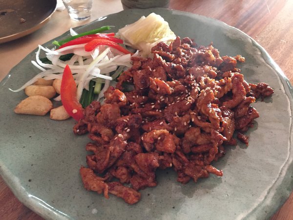 Maekjeok Gui : grillade de porc sauce soja.