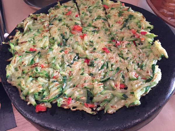 Hobak Jeon : grand classique, la galette de courgette.