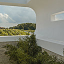 La maison offre l’équilibre optimal entre le bâtiment, le matériau et un dessin parfaitement conforme aux désirs de l’architecte.