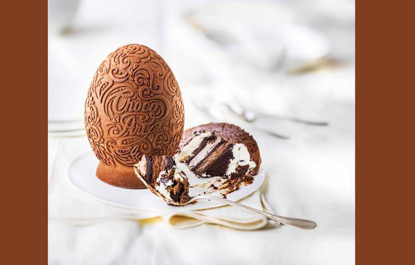 Que serait Pâques sans œufs au chocolat ? La marque de surgelés s’est penchée sur la question, et vous propose des œufs de Pâques réinventés. Un bel œuf aux arabesques et garni d’une mousse aux trois chocolats, pour combler aussi bien votre gourmandise que vos yeux.
