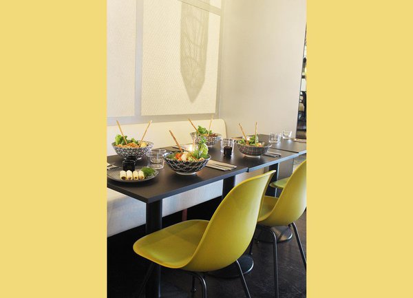 Un nouveau restaurant est arrivé à Domus, Lilybol imaginé par Philippe Amzalak ; dans un cadre décontracté, goûtez à des plats venus d’ailleurs. Lilybol offre un voyage en Thaïlande avec une carte 100 % thaïlandaise et une décoration choisie.