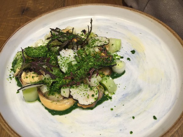 Moules de bouchot, poireau, cresson-wasabi.