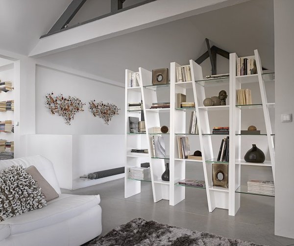 Bibliothèque Brem, composition 9 : 3 bibliothèques juxtaposées. Finition laque blanche. L.240x H.200 x P.43 cm. Prix : 2 271 €