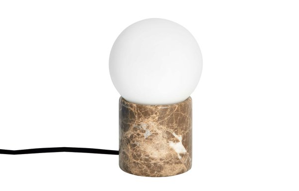 Basique. Un socle  en marbre + un verre dépoli… Une belle association pour un éclairage dans sa plus pure expression. Lampe à poser Marball, 39 €, Habitat.