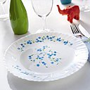 Ces assiettes emblématiques, aux motifs fleuris délicats et aux couleurs pastel apportera un charme authentique et vintage pour des repas en famille conviviaux. L’histoire de cette collection est avant tout familiale : ces petites fleurs bleues, des véroniques, proviennent d’un dessin offert par Véronique, la petite fille de Jacques Durand, le créateur d’Arcopal. Emu par ce cadeau, il partagera ce dessin avec le monde entier et créera Veronica, ce motif légendaire.