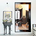 Les passages existants entre la maison et l’extension ont été rhabillés avec des embrasures en ardoise pour marquer la transition entre les deux espaces. Console Bambi, création Benoît Convers, éditée par Ibride.