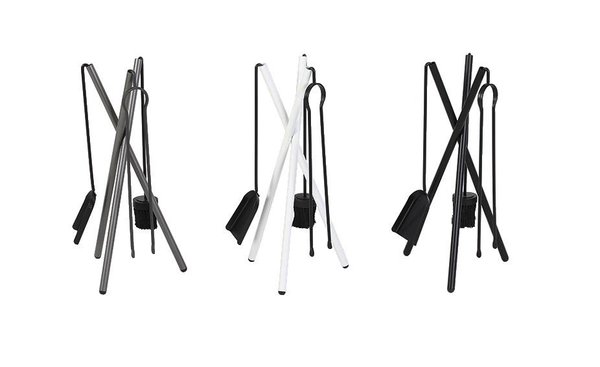 Simplicité, esthétisme et ludique pour ces serviteurs Mikado qui racontent avant tout une histoire d’équilibre. Harmonie des formes, des accessoires, des couleurs… Avec sa structure tubulaire épurée, on obtient un accessoire tout en mesure, et franchement élégant. Existe en gris acier, noir ou blanc mat pour le prix de 59,90 €.