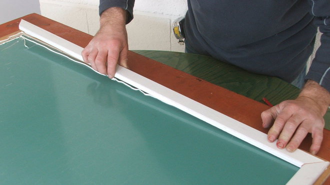 Etape 9 : positionnement des pare-closes et collage par pression. Maintenir appuyé pendant 5 minutes.