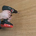 Etape 14 : percer les deux trous bien perpendiculairement au support.