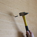 Etape 15 : pose de chevilles, et ne pas hésiter à bien les enfoncer dans leur logement.