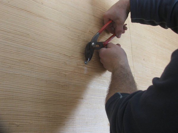 Etape 16 : fixation du crochet d’attache.