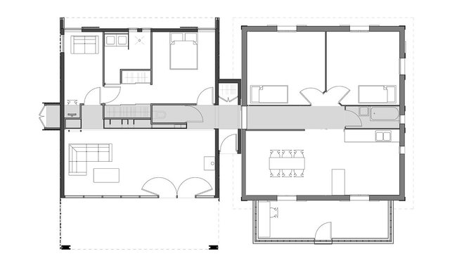 Effet de symétrie : dans la maison d’origine, à droite, on a conservé les deux chambres pour les enfants et la cuisine ouverte sur la salle à manger et la véranda. Dans la nouvelle habitation, une bibliothèque s’inscrit dans le volume de la pièce de vie initiale et une suite parentale dans celui des deux chambres. Une zone de communication identique traverse les deux constructions.